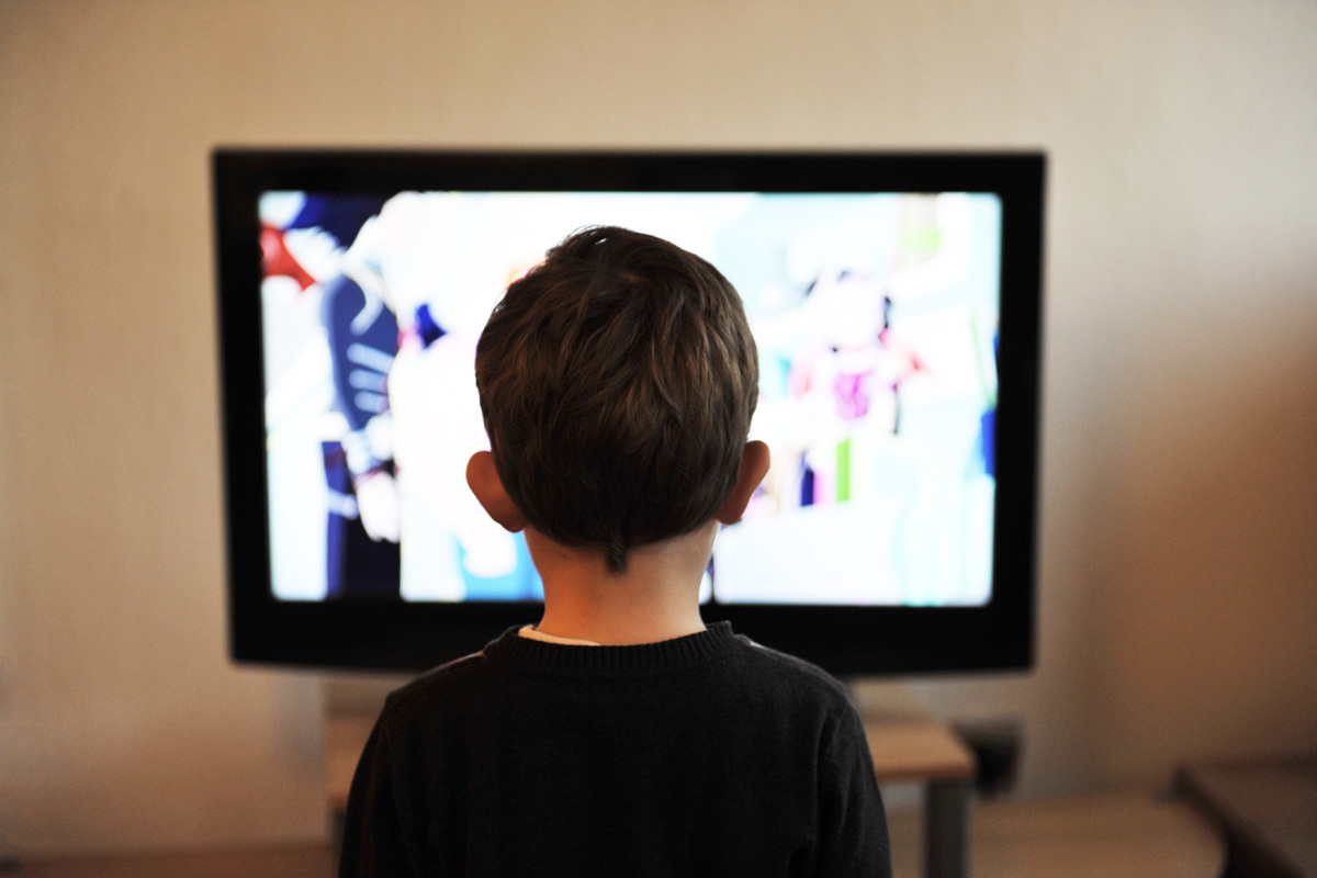 oglądanie telewizji przez dziecko